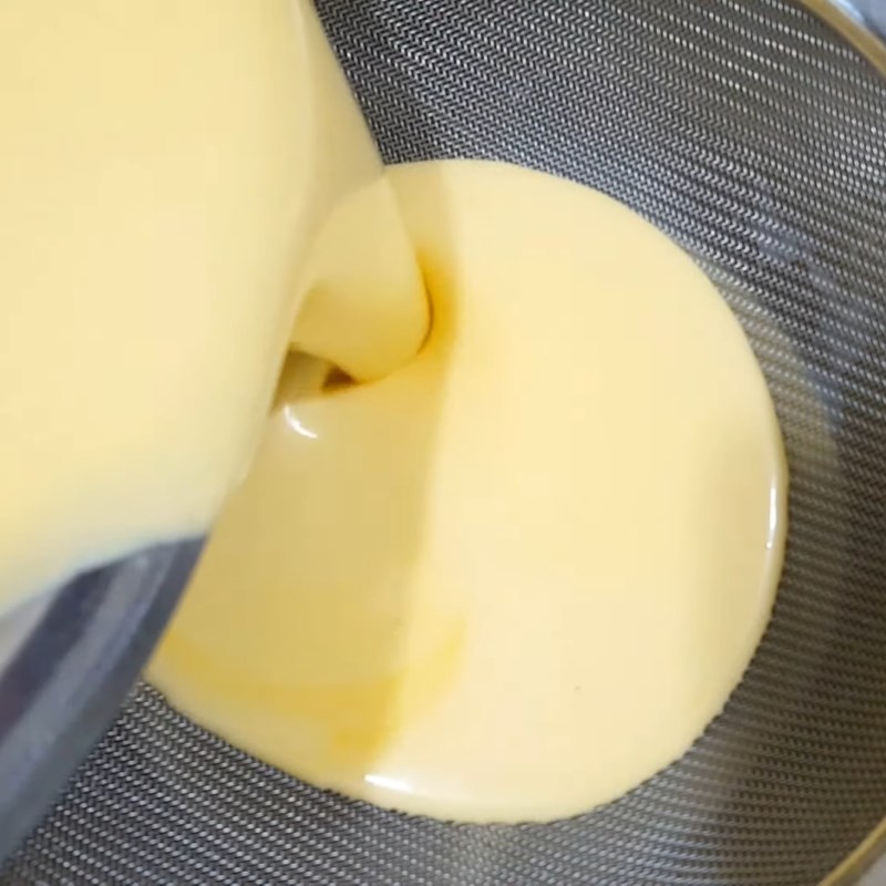 Bước 2 Trộn và đun hỗn hợp trứng nước cốt dừa Kem trái dừa