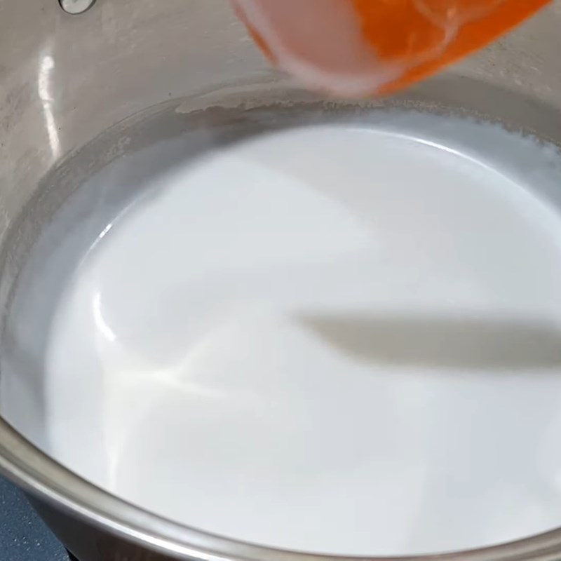 Bước 2 Trộn và đun hỗn hợp trứng nước cốt dừa Kem trái dừa