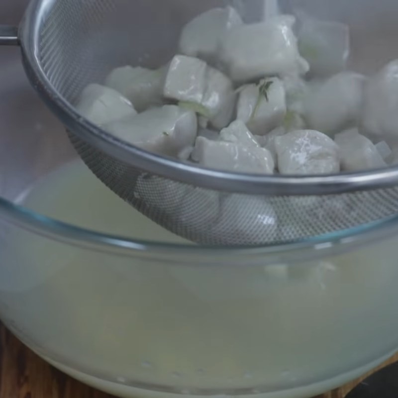 Bước 4 Xay nhuyễn thịt gà Súp kem ức gà xào