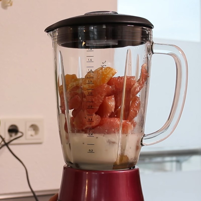 Bước 2 Xay sinh tố bưởi quýt Sinh tố bưởi quýt