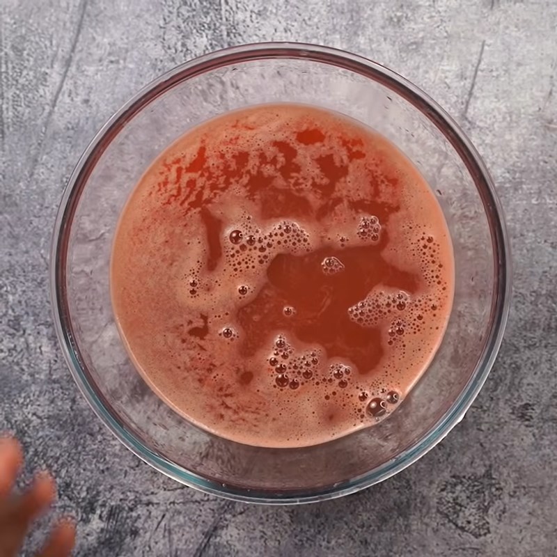 Bước 2 Xay và lọc nước dưa hấu bạc hà Nước ép dưa hấu bạc hà