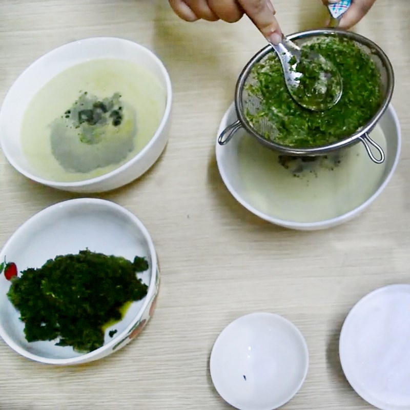 Bước 2 Xay và lọc nước xay rau má Nước nghiền rau củ má