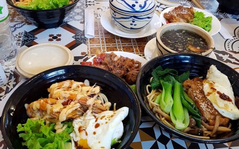 Món ăn tại Quán Mì Quăn