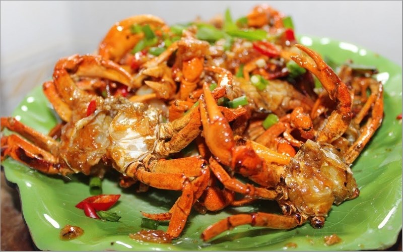 Cua đồng rang me 