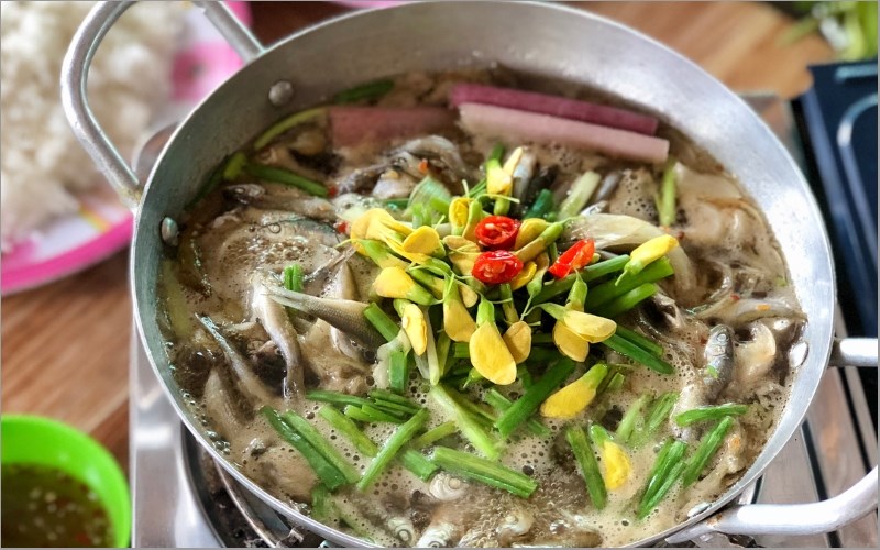 Lẩu cá linh bông điên điển