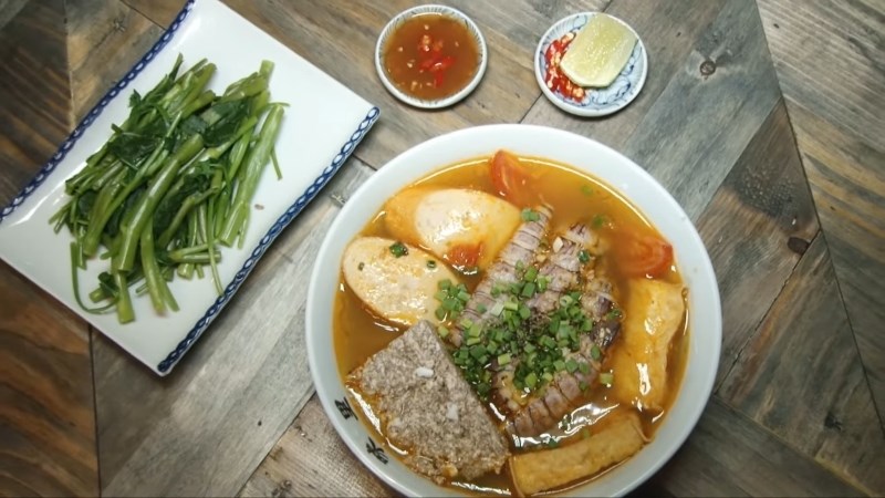 Canh bún tôm tích