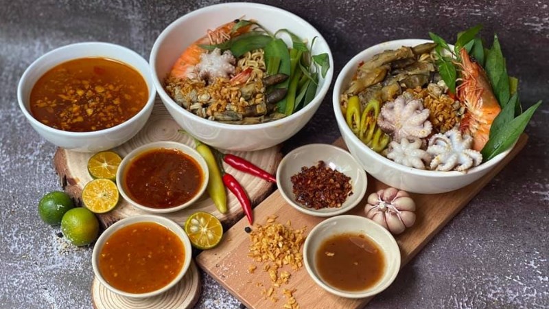 Quán Mì Ốc Hến Dì Lan 