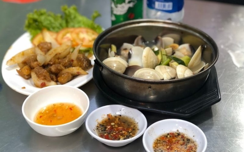Món ăn tại Quán Ốc Hai Lùn 