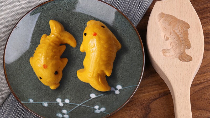 Khuôn bánh hình con cá bằng gỗ