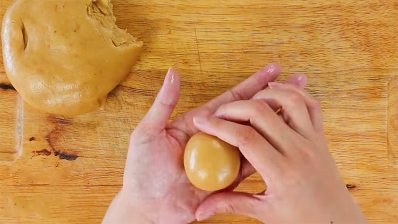 Bước 1: Nặn thân con thỏ