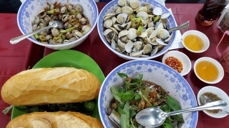 Quán Ốc Tô Xóm Chiếu 