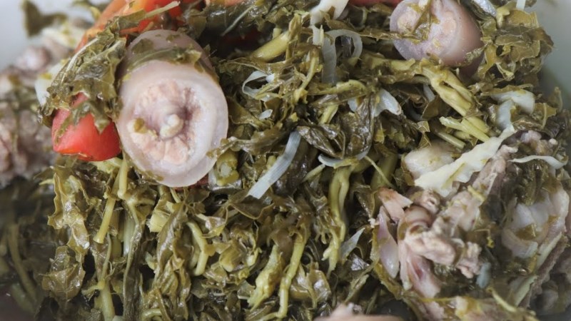 Canh chân giò rau sắn
