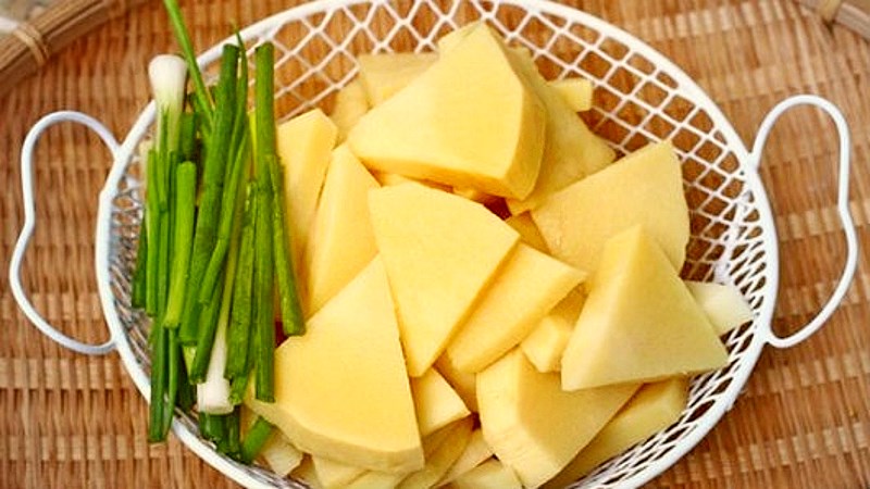 Luộc măng với nước vo gạo