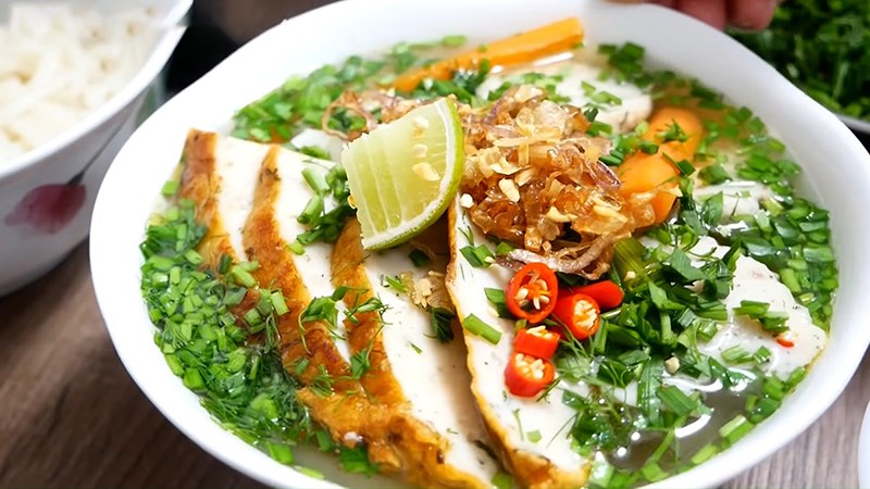 Bánh canh chả cá Cam Ranh