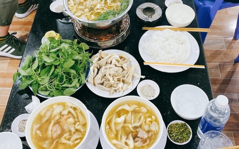 Món ăn tại Quán Lẩu Gà Lá É Tao Ngộ 