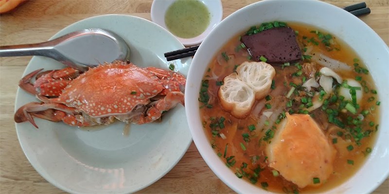 Quán Bánh Canh Bà Tám Chợ Cầu