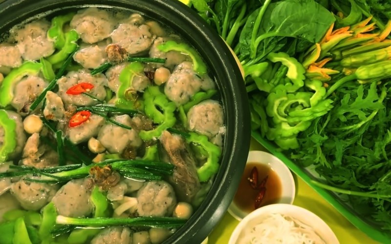 Lẩu lá khổ qua rừng