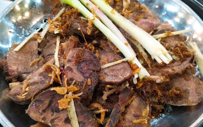 Quán Lẩu Bò Sáu Hít