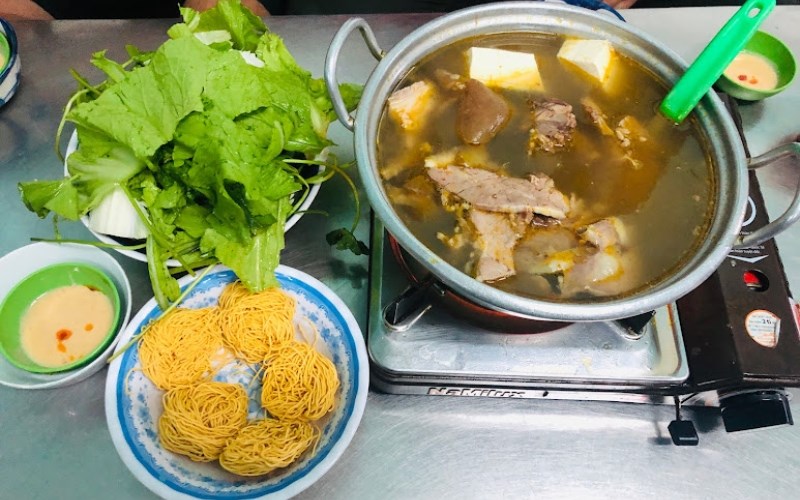 Quán Lẩu Bò Nhà Gỗ - Lẩu Bò Ba Toa