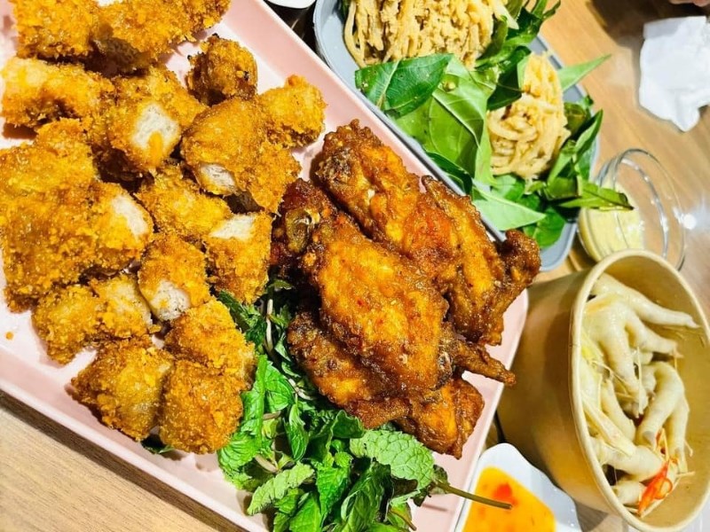 Quán Chân Gà Sả Ớt Mắt To