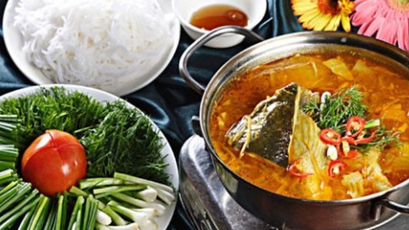 Lẩu chua sả nghệ cá nhám giàu