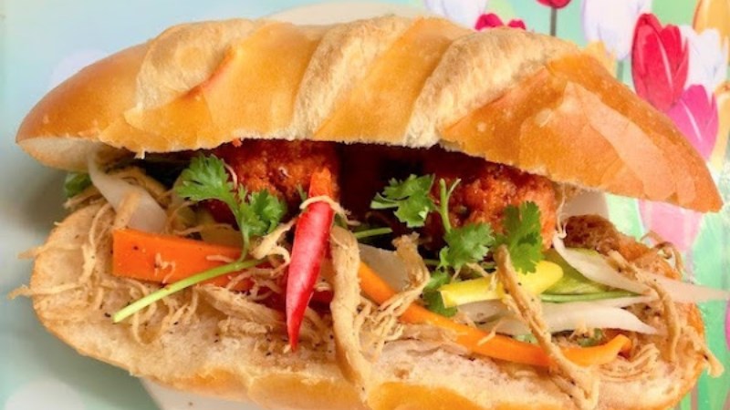 Bánh mì gà xé