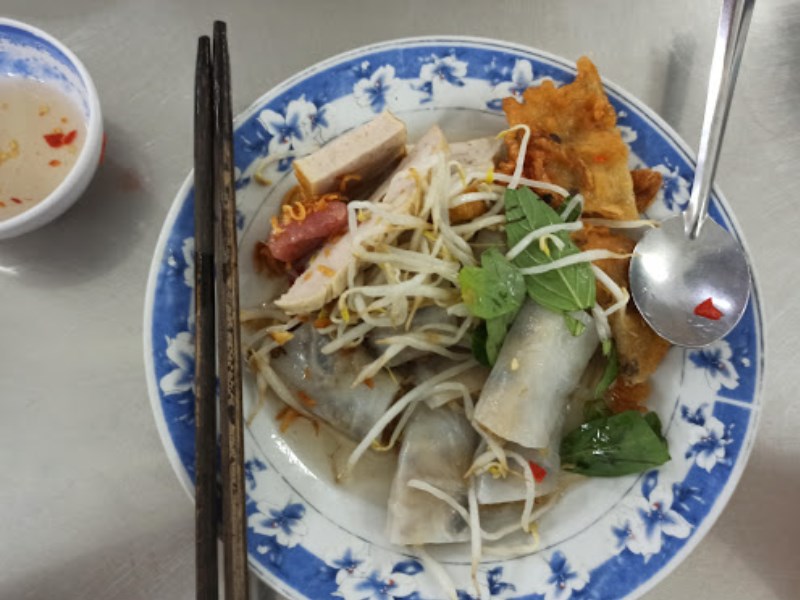 bánh cuốn Bà Năm