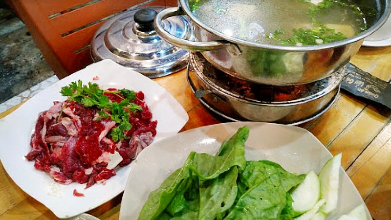 Quán lẩu Gà Cua Đồng
