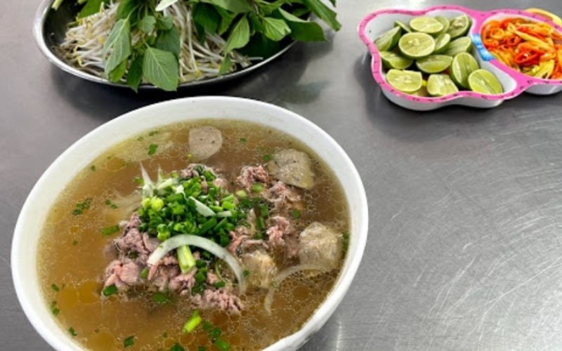 Quán phở Lệ