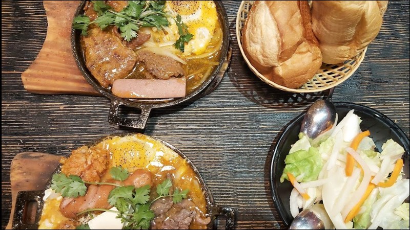 Quán Bánh Mì Chảo Cô 3 Hậu