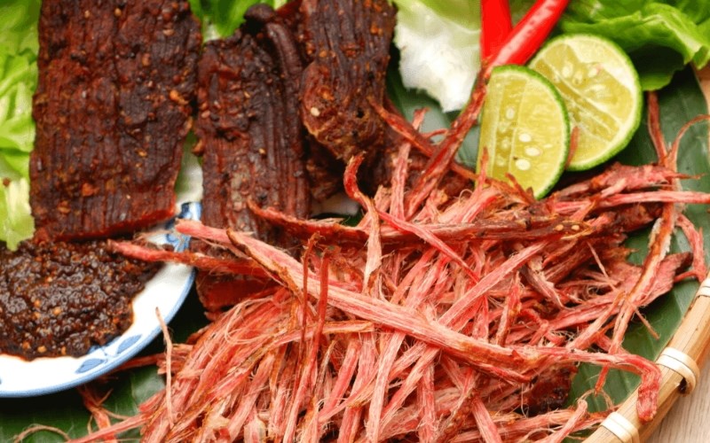 Thịt trâu gác bếp