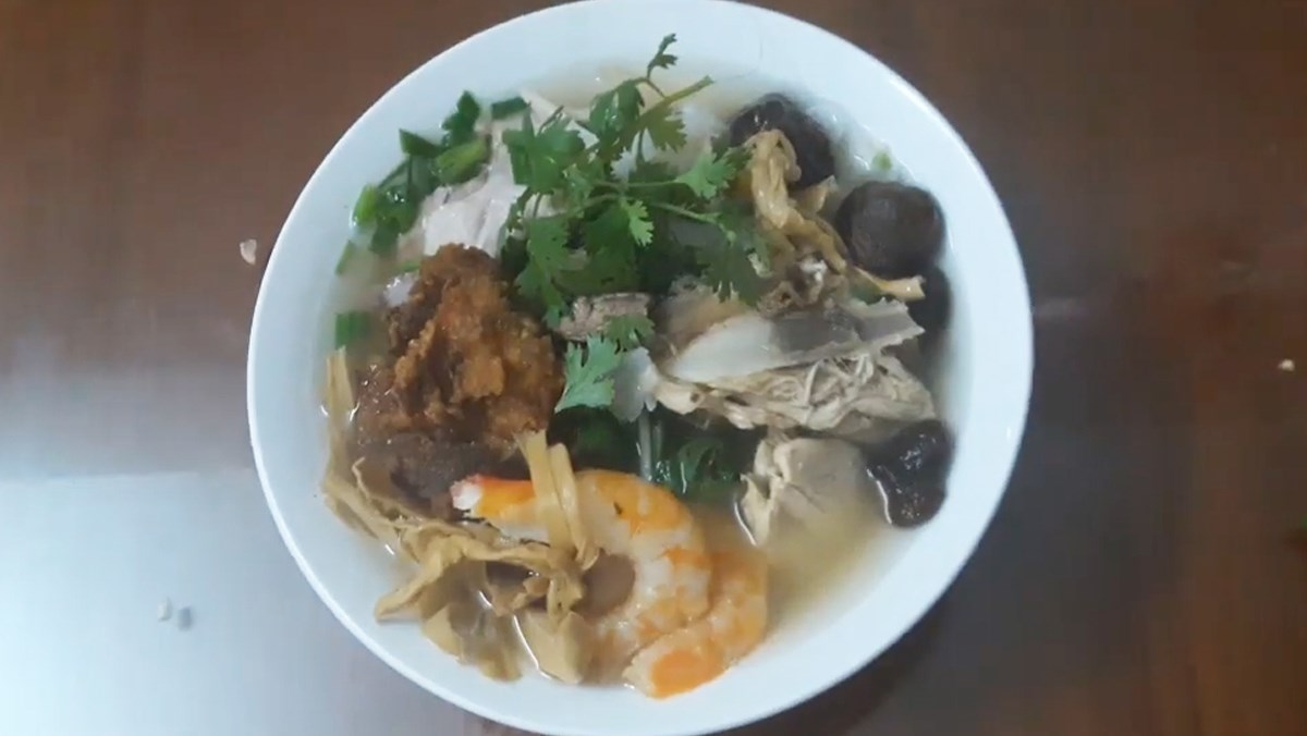 Bún ốc thập cẩm