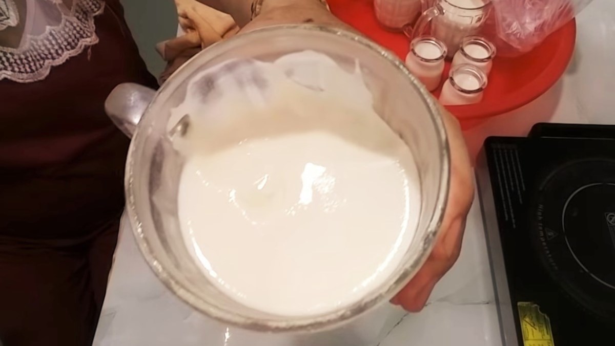 Hướng dẫn Cách làm sữa chua với 1 lít sữa tươi đơn giản tại nhà