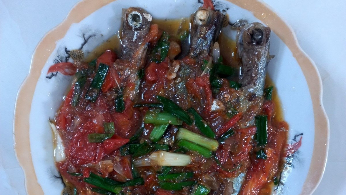 Cách nấu cá bạc má sốt cà chua như thế nào?
