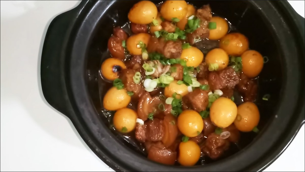 Thịt kho tàu trứng cút