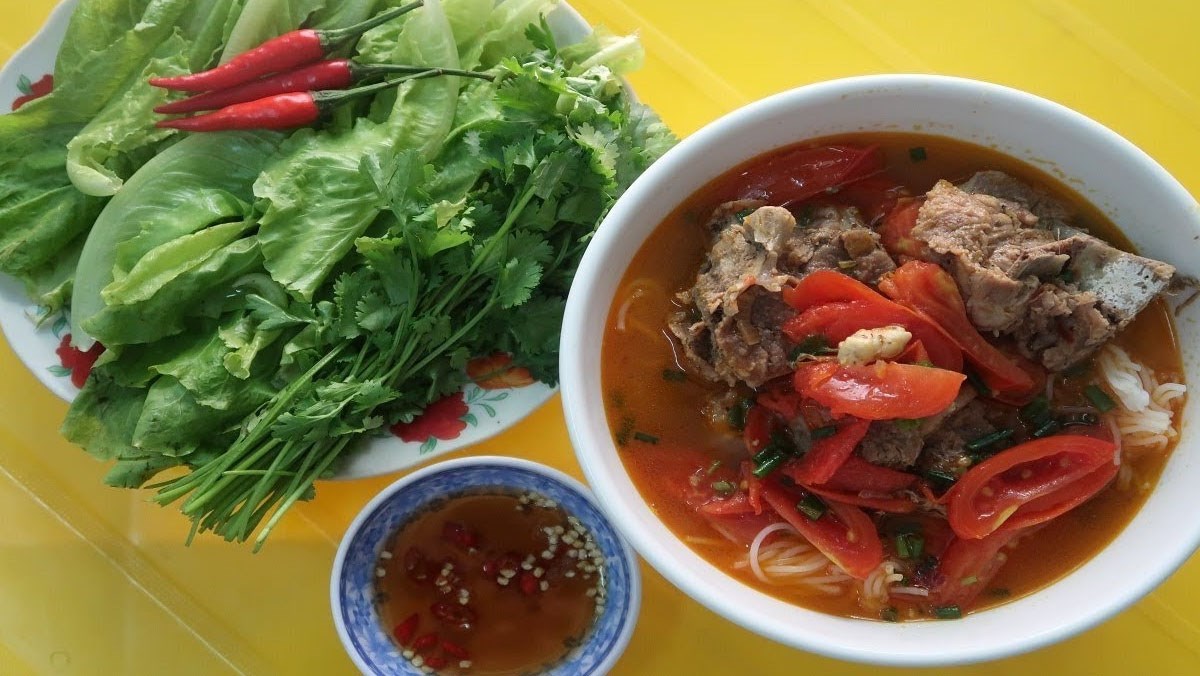 Bún xương cà chua