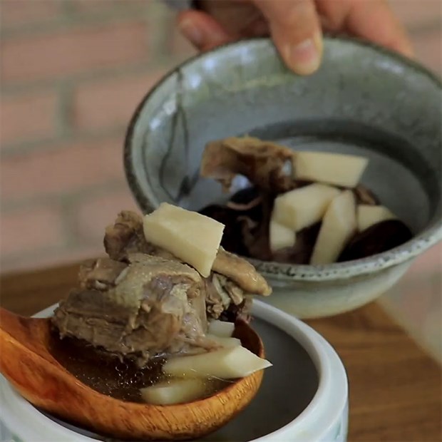 3 cách làm bồ câu hầm nước dừa bổ dưỡng thơm ngon cho bạn trổ tài vào bếp