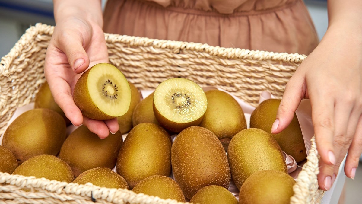 Bà bầu ăn quả kiwi có tốt không? Tổng hợp tác dụng