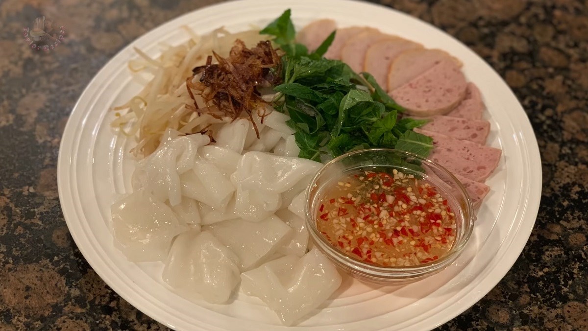 Bánh ướt chả lụa