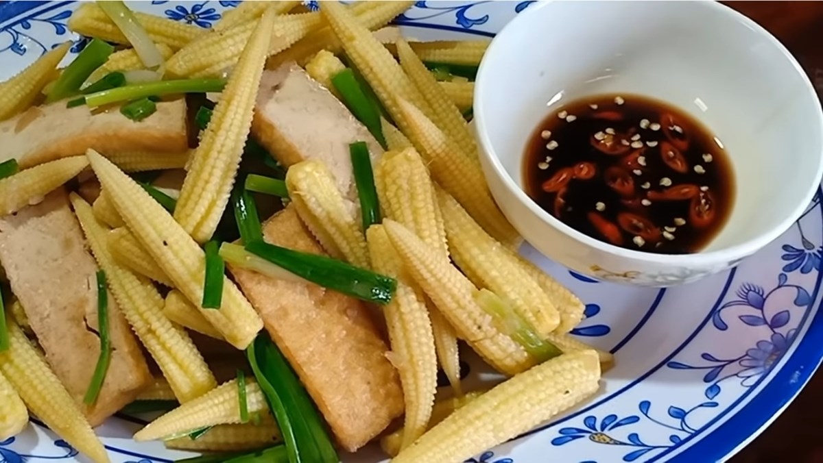 Bắp non xào hành chay