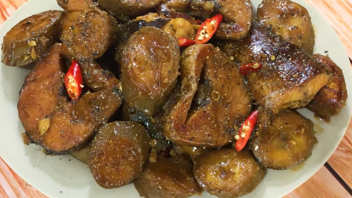 Cá lóc kho chuối xanh