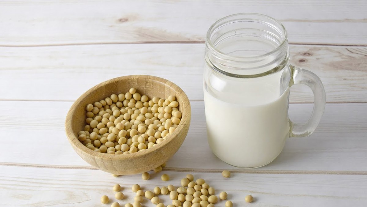 Sữa đậu nành bằng máy xay sinh tố