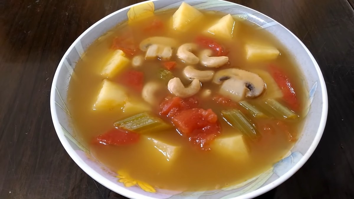 Canh khoai tây hạt điều