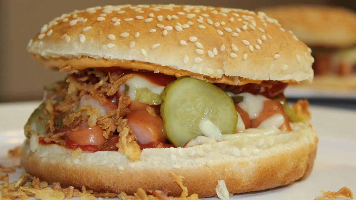 hamburger xúc xích