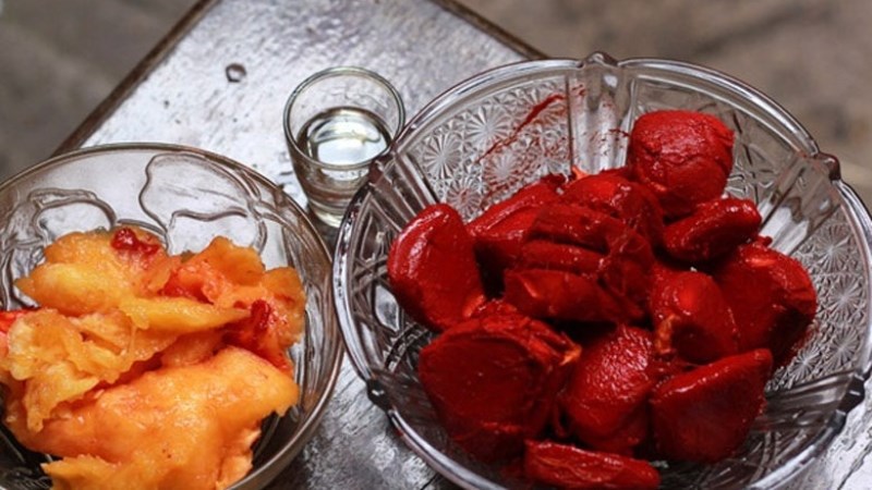 Trộn c&ugrave;ng rượu