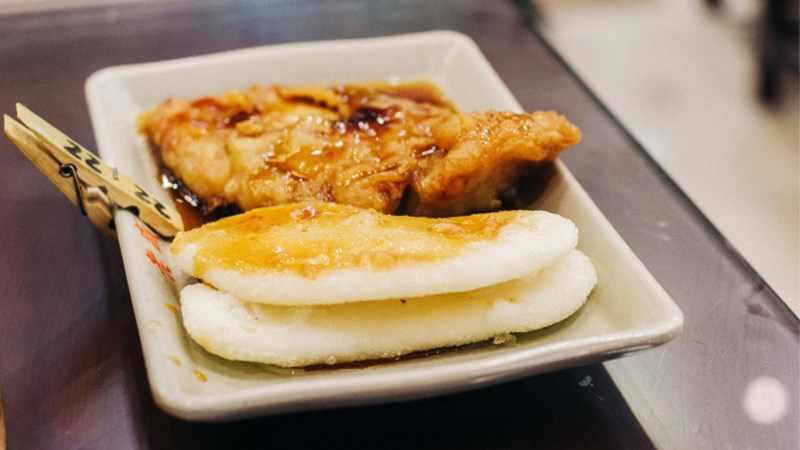 Pai gu nian gao (Sườn heo và bánh gạo)