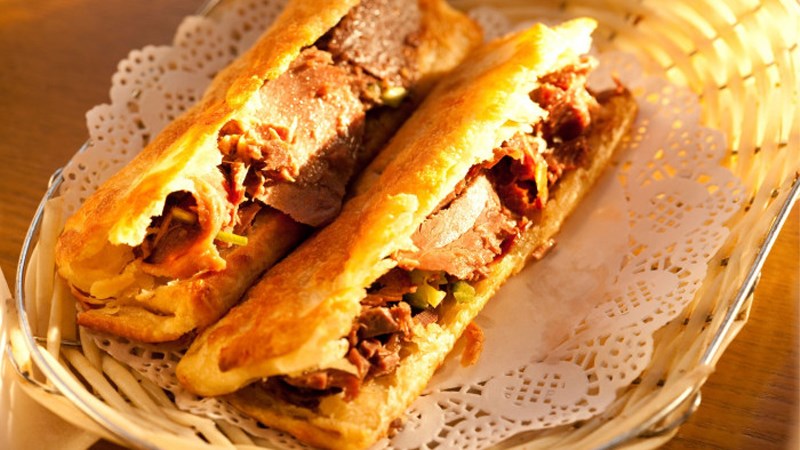 Bánh mì thịt lừa