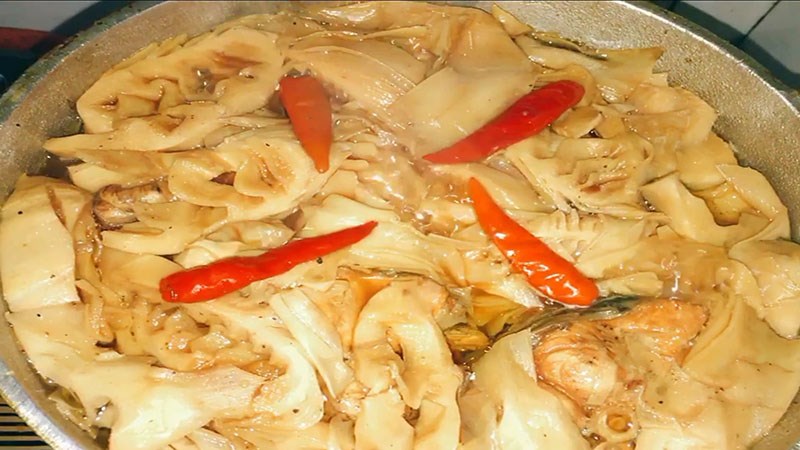 Cá trắm kho măng