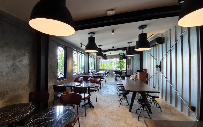 Không gian quán Cheese Coffee Sư Vạn Hạnh