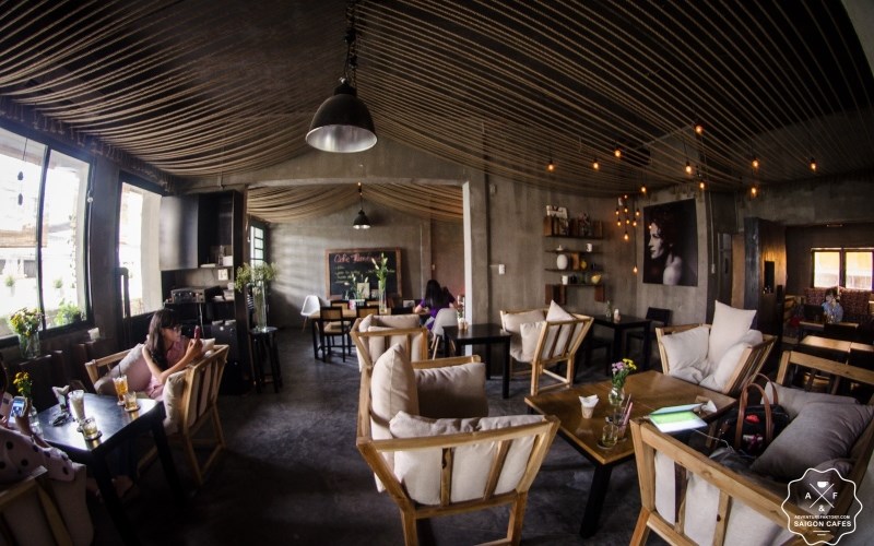 Không gian quán She Cafe